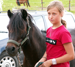 Louise tar in Hedda från hagen.